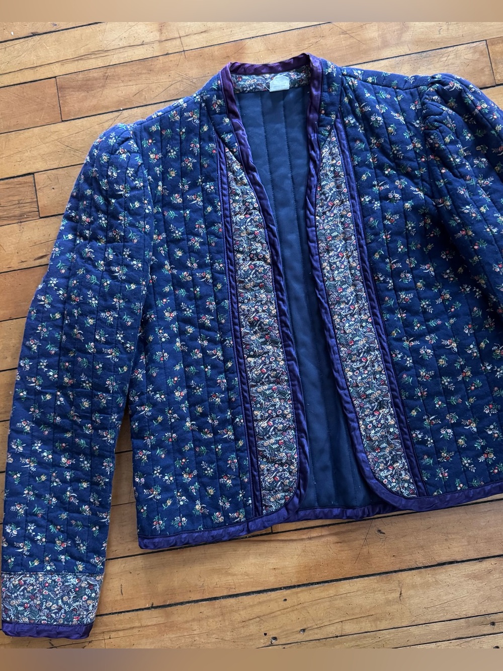 Vintage floral quilted jacket navy blue 70s 80s open front vtg